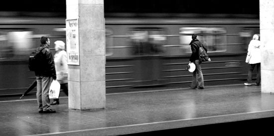 Budapest, Stadionok, 2004. D'une station à l'autre, d'une économie à l'autre (Crédits photographiques : Dávid Hromada-Kishegyi)